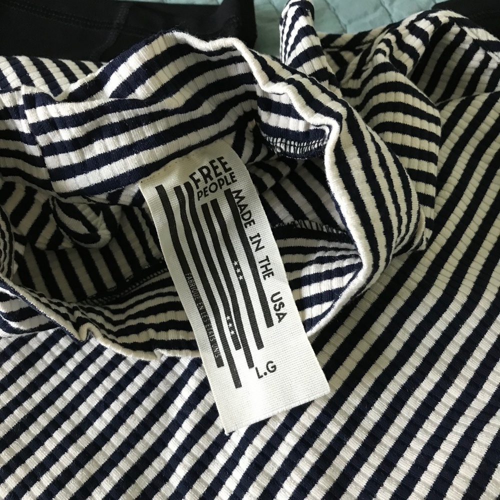 NWOT Free People Black/White Striped Tabby Cat Mock Neck Crop Sz L-Free leggings - Picture 9 of 10